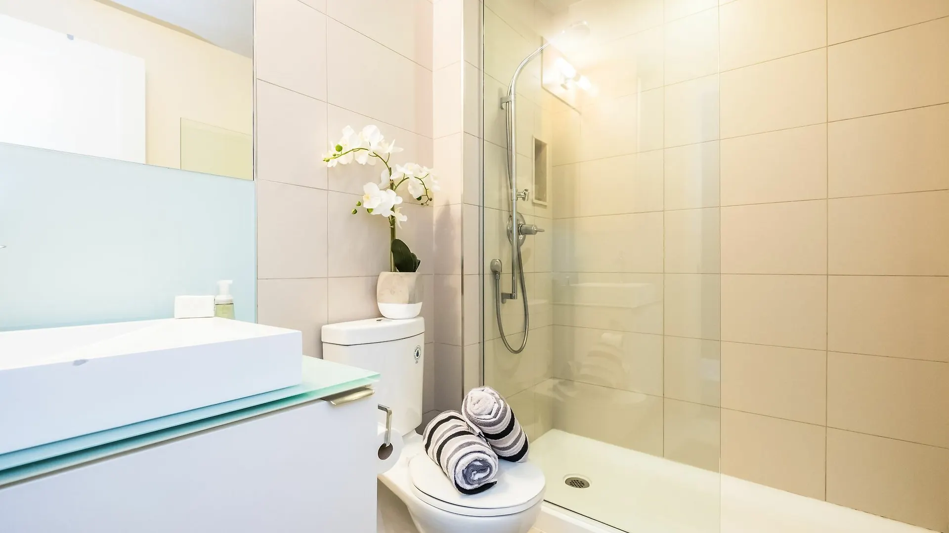 Quickstay - Ultra Luxury On Front St. Toronto 0*,